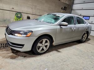 Volkswagen Passat SE 2.0L 4 2013