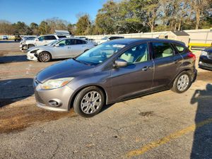 Ford Focus SE 2.0L 4 2012