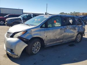Toyota Sienna XLE 3.5L 6 2011