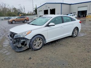 Hyundai Sonata SE 2.4L 4 2015