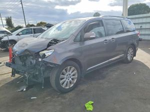 Toyota Sienna XLE 3.5L 6 2013