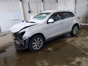 Mitsubishi Outlander ES 2.0L 4 2015