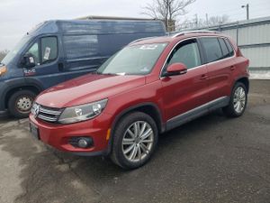 Volkswagen Tiguan S 2.0L 4 2015