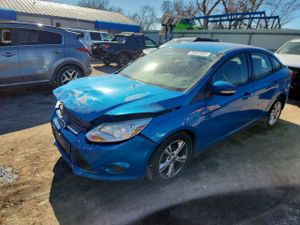 Ford Focus SE 2.0L 4 2013