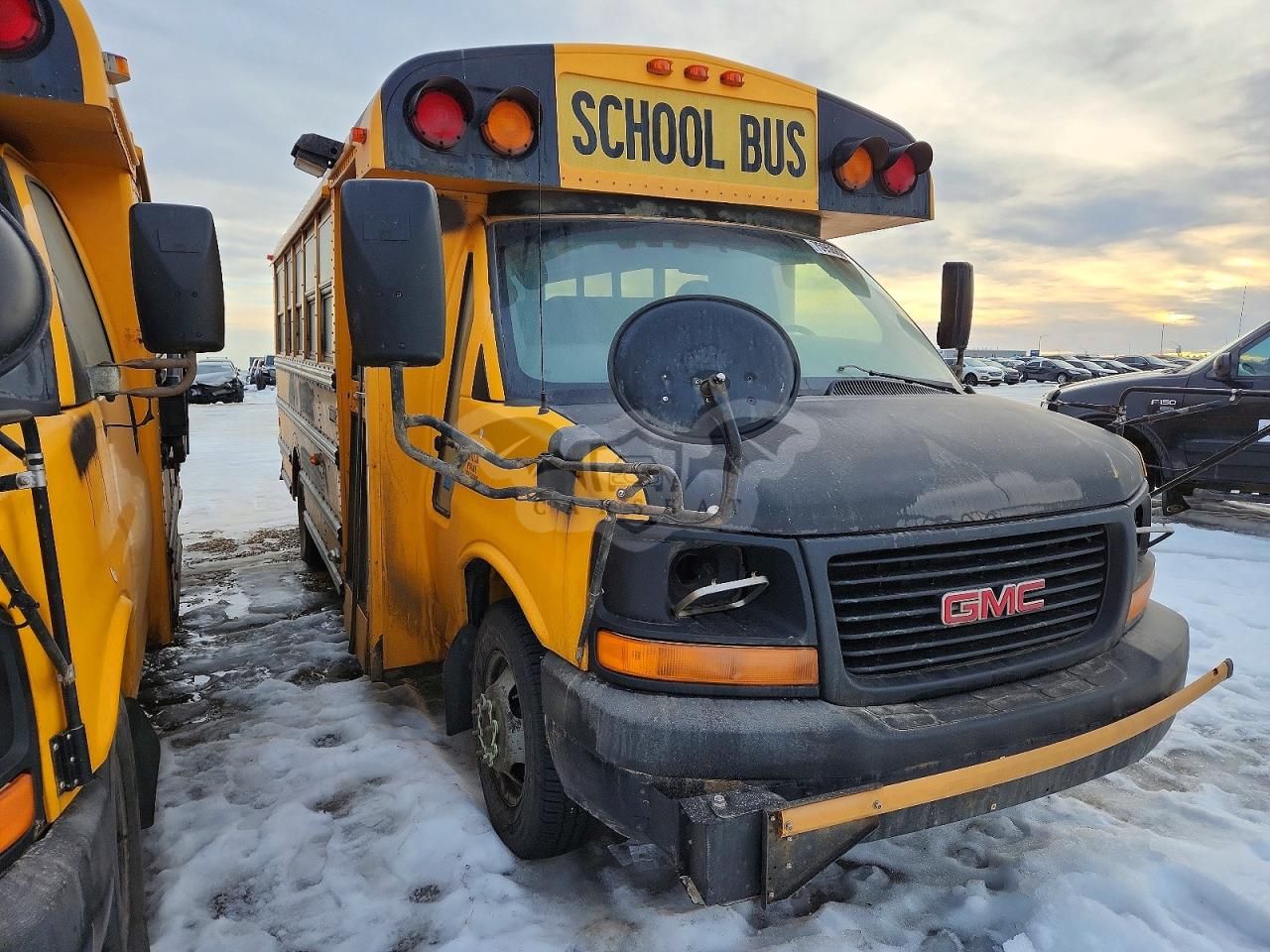 GMC Savana CUTAWAY G4500 6.0L 8 2011