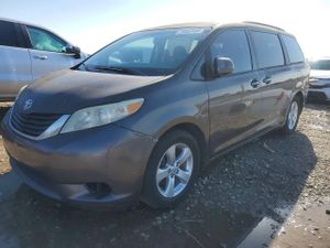 Toyota Sienna LE 3.5L 6 2013