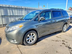 Toyota Sienna XLE 3.5L 6 2014