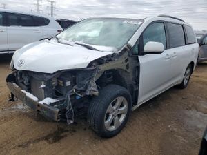 Toyota Sienna LE 3.5L 6 2013