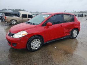 Nissan Versa S 1.8L 4 2010