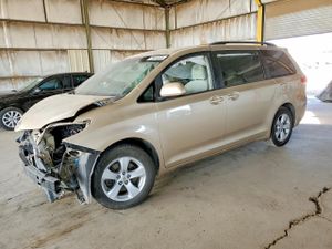 Toyota Sienna LE 3.5L 6 2014