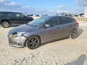 Ford Focus SE 2.0L 4 2014