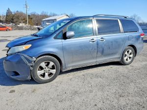 Toyota Sienna LE 3.5L 6 2014