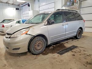 Toyota Sienna CE 3.5L 6 2009