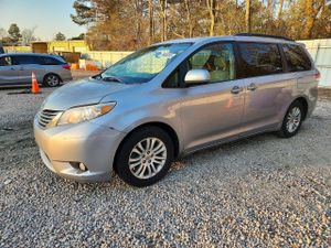 Toyota Sienna XLE 3.5L 6 2014