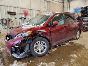 Toyota Sienna XLE 3.5L 6 2011
