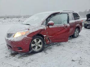 Toyota Sienna LE 3.5L 6 2012