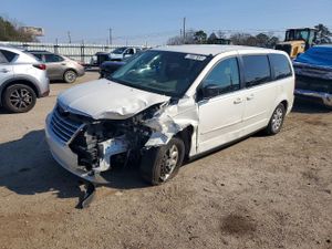 Chrysler Town & Country LX 3.3L 6 2010