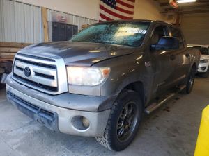 Toyota Tundra CREWMAX SR5 5.7L 8 2013