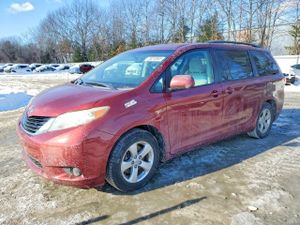 Toyota Sienna LE 3.5L 6 2013