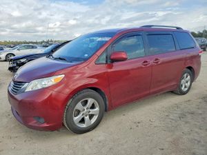 Toyota Sienna LE 3.5L 6 2013