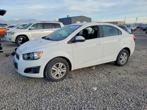 Chevrolet Aveo (Sonic) LT 1.8L 4 2015