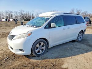 Toyota Sienna LE 3.5L 6 2011
