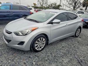 Hyundai Elantra GLS 1.8L 4 2013