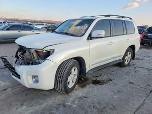 Toyota Land Cruiser 5.7L 8 2015