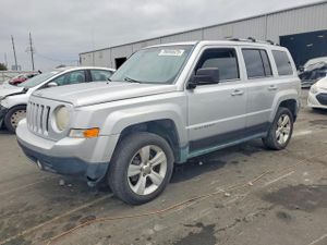 Jeep Patriot LATITUDE 2.4L 4 2011