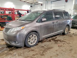 Toyota Sienna XLE 3.5L 6 2012