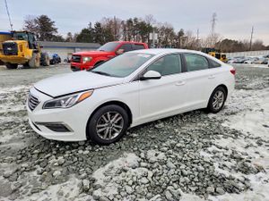 Hyundai Sonata SE 2.4L 4 2015