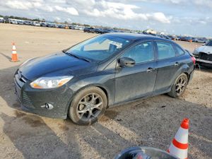 Ford Focus SE 2.0L 4 2013