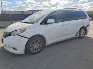 Toyota Sienna XLE 3.5L 6 2012