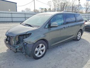 Toyota Sienna LE 3.5L 6 2011