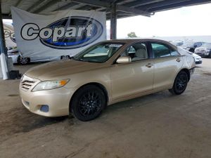 Toyota Camry BASE 2.5L 4 2011