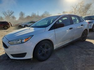 Ford Focus S 2.0L 4 2015