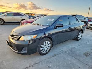Toyota Corolla BASE 1.8L 4 2013