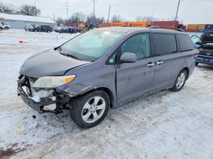 Toyota Sienna LE 3.5L 6 2011