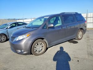 Toyota Sienna XLE 3.5L 6 2012