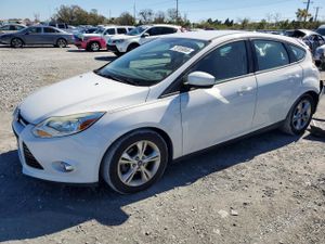 Ford Focus SE 2.0L 4 2012
