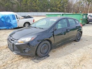 Ford Focus SE 2.0L 4 2014