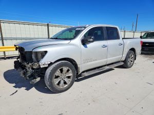 Nissan Titan SV 5.6L 8 2018