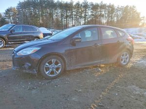 Ford Focus SE 2.0L 4 2013