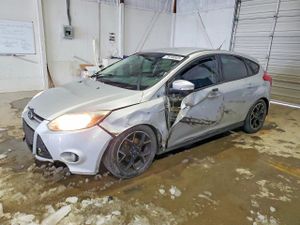 Ford Focus SE 2.0L 4 2014