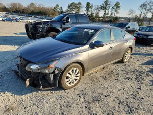 Nissan Altima S 2.5L 4 2022