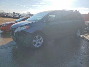 Toyota Sienna LE 3.5L 6 2014