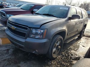 Chevrolet Suburban K1500 LT 5.3L 8 2012