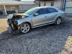 Volkswagen Passat SEL 2.0L 4 2013