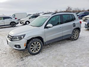 Volkswagen Tiguan S 2.0L 4 2014