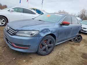 Volkswagen Passat SE 2.0L 4 2012
